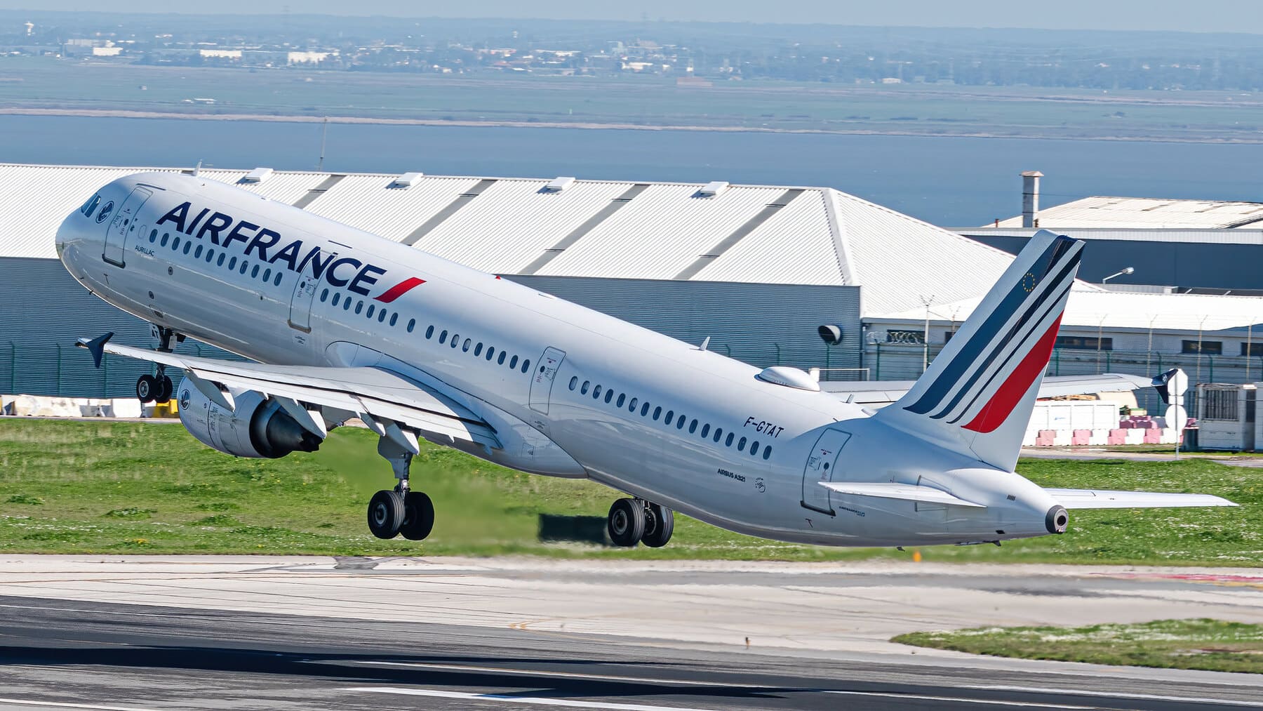 Air France transportera le Pape Léon XIV : trois vols spéciaux entre Orly, Lourdes, Metz et Rome